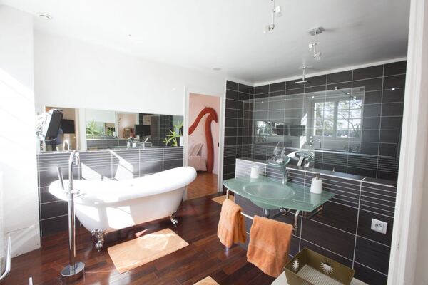 Chambre élégante avec lit double, maison d’hôtes Le Mans