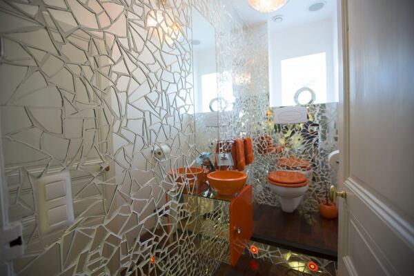 Toilettes indépendantes du Domaine