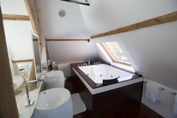Jacuzzi du Domaine de la Belvaudière, Sarthe