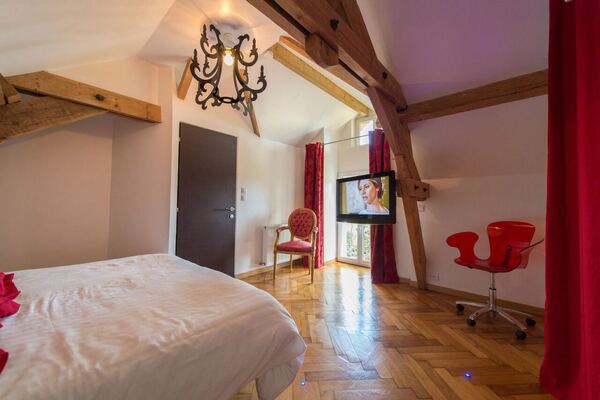 Chambre Rouge de la dépendance, Domaine de la Belvaudière