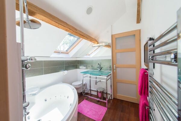 Salle de bain de la chambre Rose — Domaine